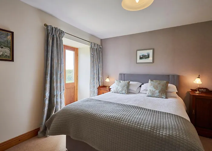 Host & Stay - Carr Edge