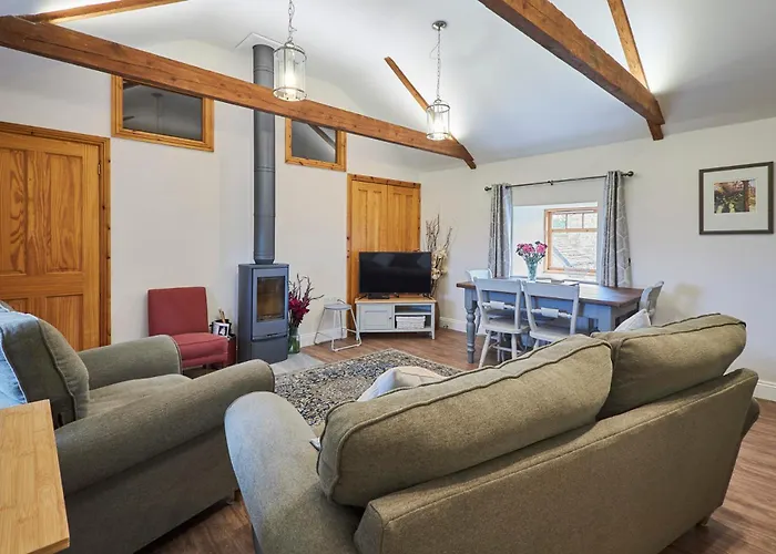 Host & Stay - Carr Edge