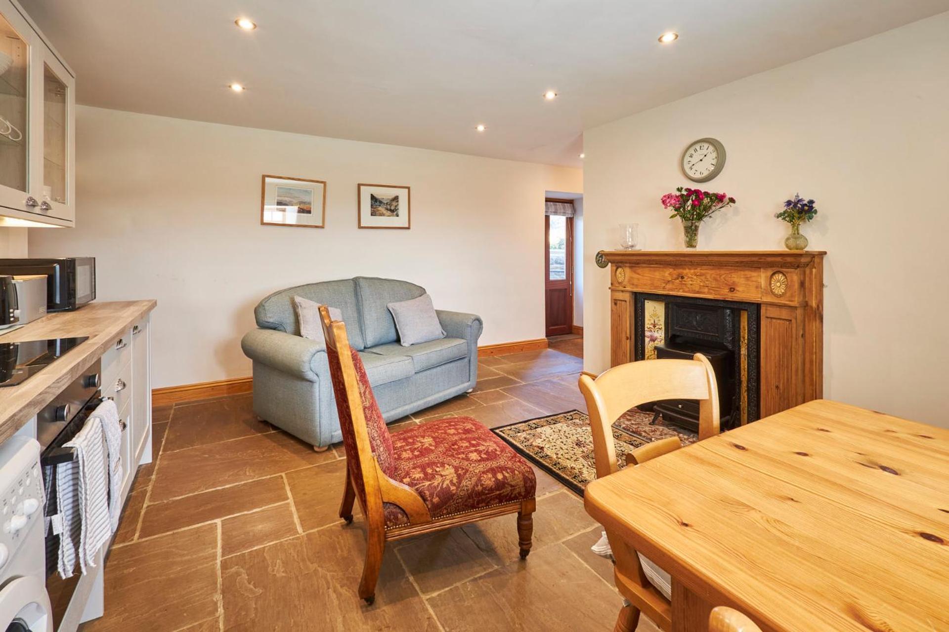 Host & - Carr Edge