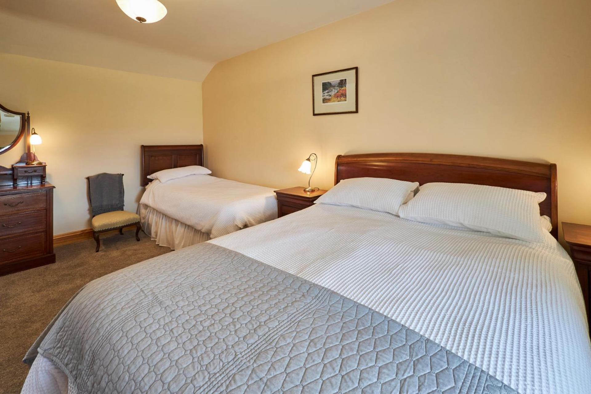 Host & - Carr Edge Apartment *